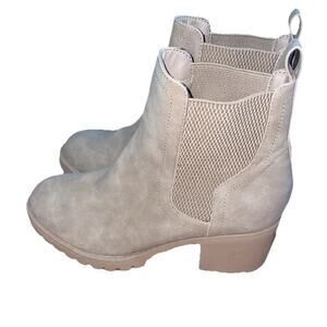 MIA Sand Chelsea Boots Women’s Size 8 Lug Sole Block Heel Ankle Bootie Worn Once